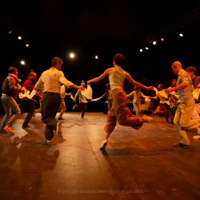 En attendant le grand soir. Cie le Doux Supplice (M0A4714)