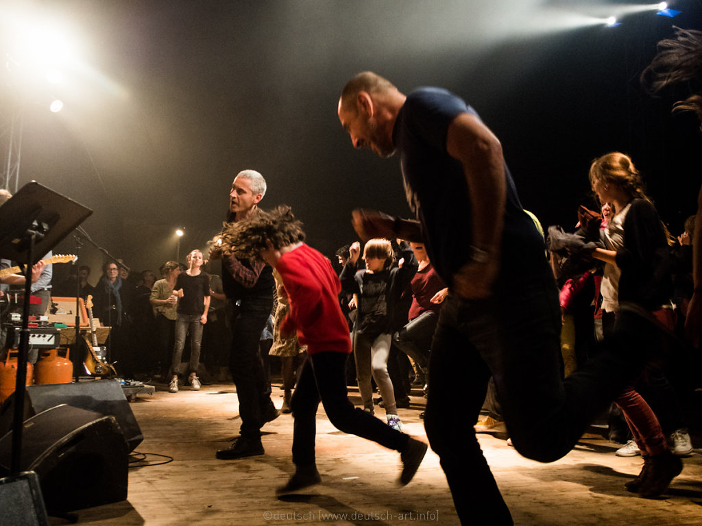 Surnatural Orchestra / Le Bal à Momo