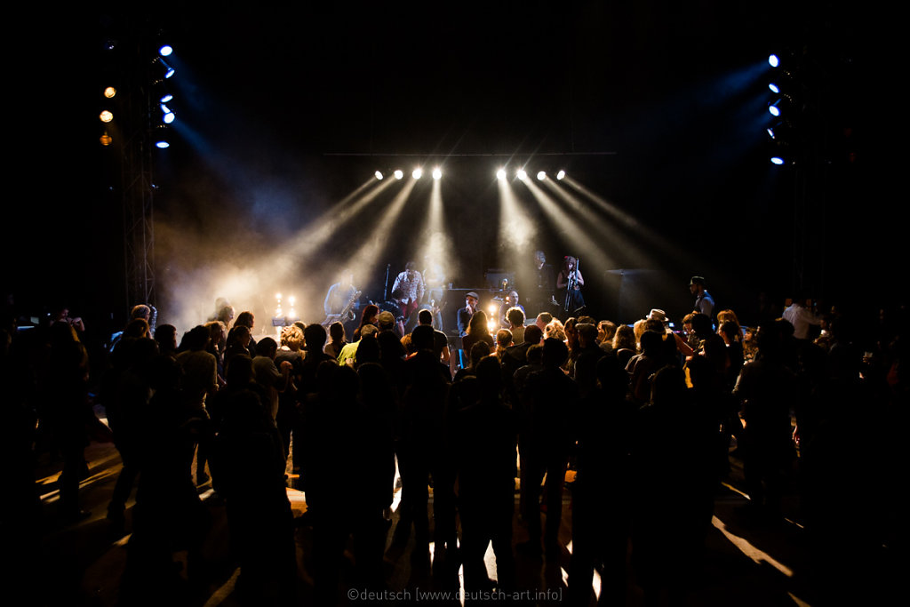 Surnatural Orchestra / Le Bal à Momo